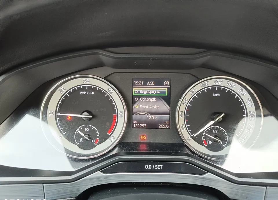 Skoda Superb cena 87700 przebieg: 121000, rok produkcji 2019 z Toruń małe 781